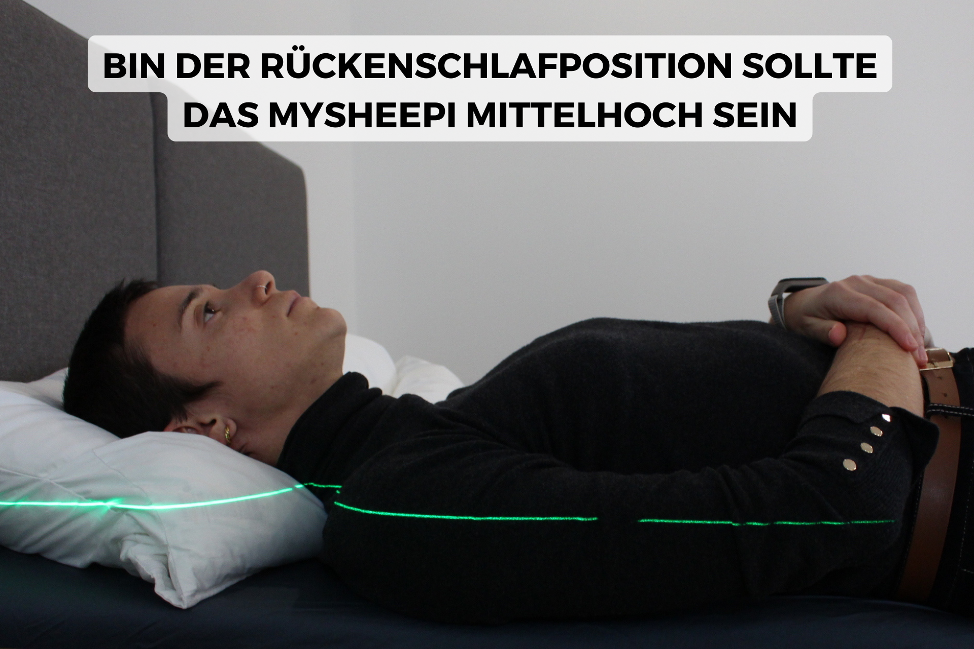 Probeschläferin in der Rückenlage auf dem mySheepi Kissen